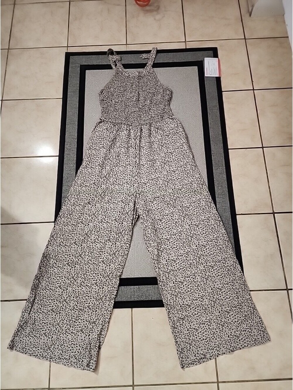 Jessica Simpson brand leopard print jumpsuit romper ruched bodice, wide leg M